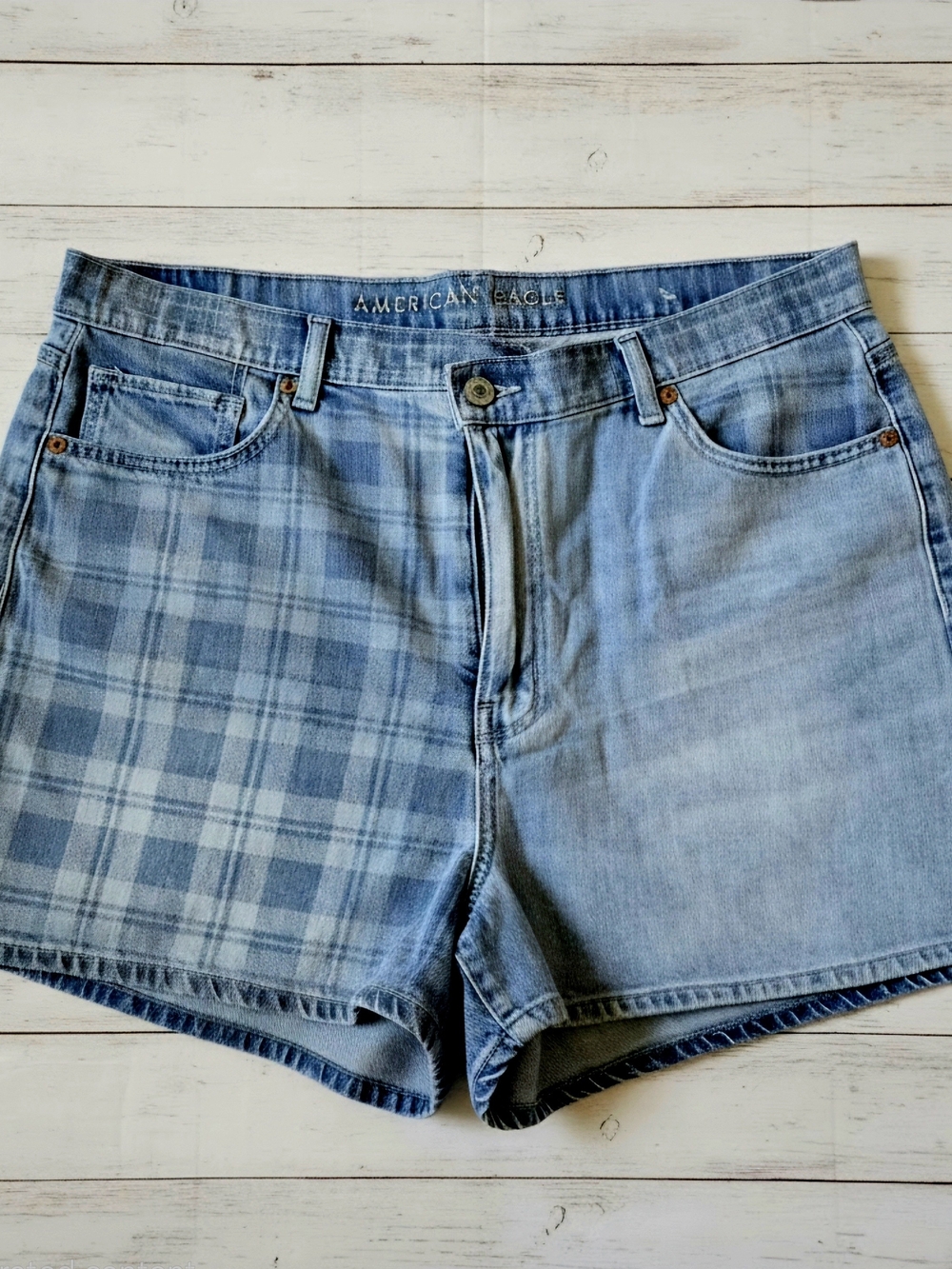 American Eagle Outfitters Light Wash Plaid Accent Denim Shorts